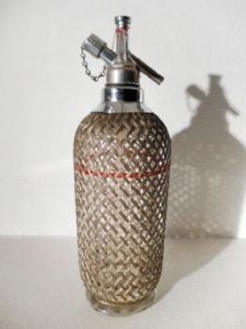 Garrafa de Seltz de vidro revestida em metal - Art. 4091